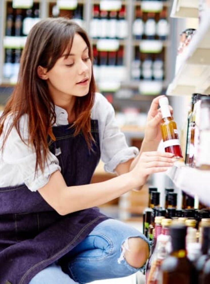 Zenjob Warenverräumer beim Nebenjob im Supermarkt