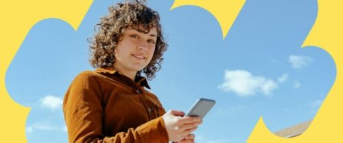Studentin am Handy
