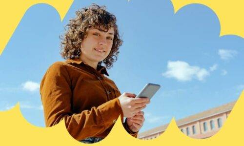 Studentin am Handy