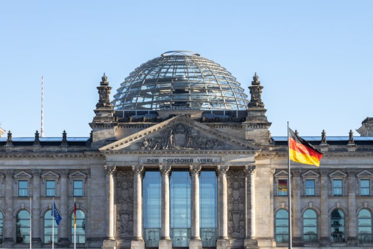 Bundestag in Berlin von aussen