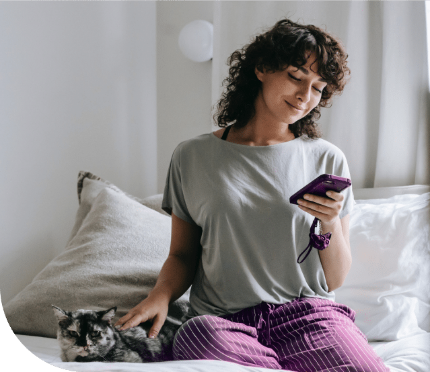 The image shows a young woman completing the Zenjob onboarding on her phone.